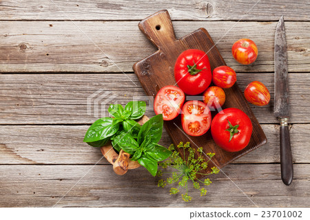Fresh ripe garden tomatoes Fresh ripe garden tomatoes 23701002
