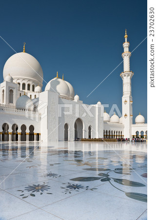 Sheikh Zayed White Mosque in Abu Dhabi, UAE Sheikh Zayed White Mosque in Abu Dhabi, UAE 23702630