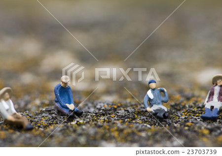 Miniature dolls and labor Miniature dolls and labor 23703739