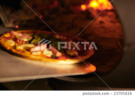 Kiln-baked pizza 23705838