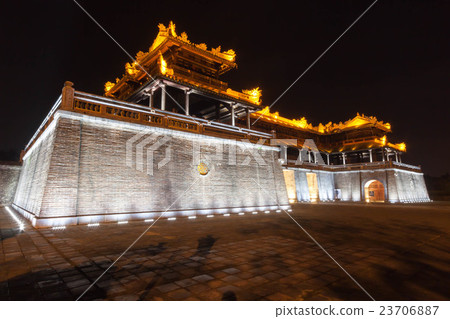 順化阮皇宮的皇家門亮了（金牌） 23706887