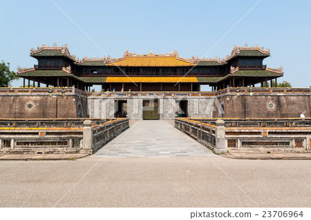 Royal gate of Hue's Nguyen Dynasty (gold medal) 23706964