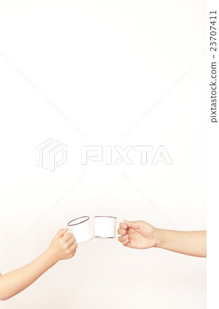 Two children cup 23707411