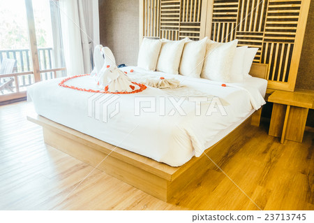 Swan towel 23713745