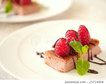 覆盆子毛(水平位置) 覆盆子毛(水平位置) 23714809