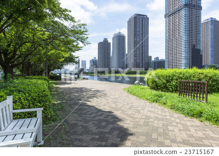 Echinoshima Park along a canal and a tower apartment 23715167