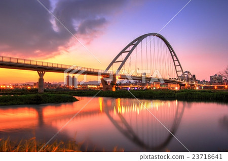 台灣新北市新月橋 23718641
