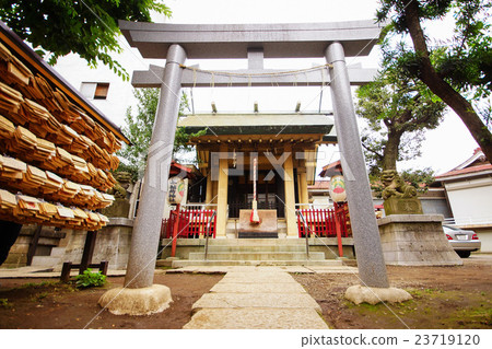 每個人Inari Inari神社Torii&禮拜堂2016年6月(每個人的神社)東京都新宿區 每個人Inari Inari神社Torii&禮拜堂2016年6月(每個人的神社)東京都新宿區 23719120