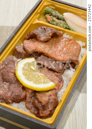 美味的牛肉嫩盒午餐 23723442