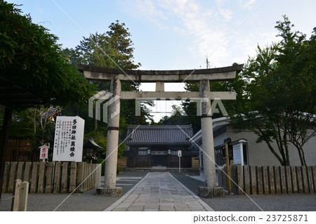 川西忠田神社的隋新幹 川西忠田神社的隋新幹 23725871
