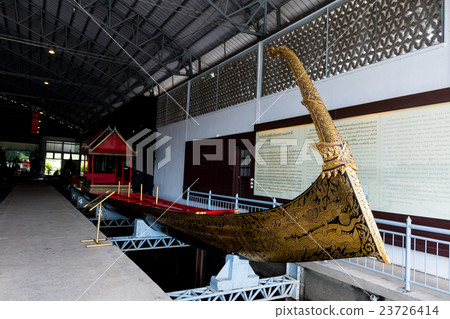 The royal barge The royal barge 23726414