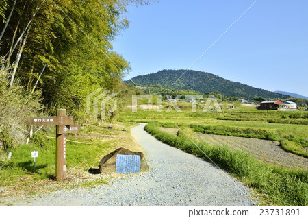 山Futoshi Otomi紀念碑的邊的路 山Futoshi Otomi紀念碑的邊的路 23731891