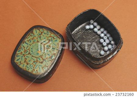 Old necklace broken 23732160