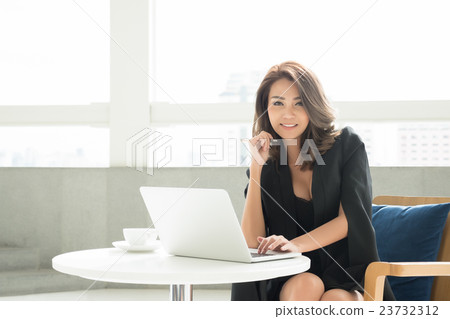 business woman working in the office business woman working in the office 23732312