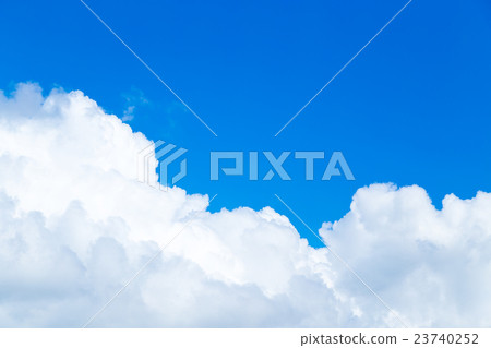 生動地完成了積雨雲天空和雲彩照片素材天空背景素材複製空間廣告空間仲夏圖像 23740252