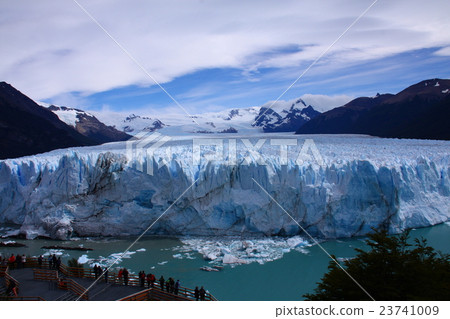 Patagonia Perito Moreno Glacier 23741009