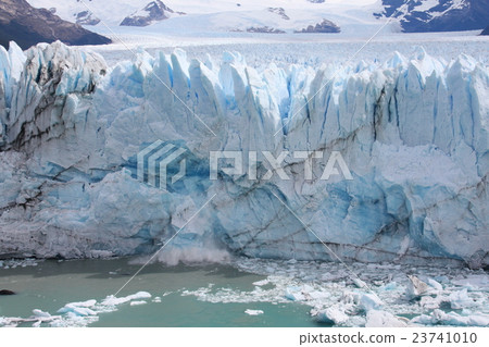 Patagonia Perito Moreno Glacier Collapse 23741010