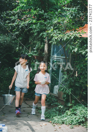 elementary student, primary school child, primary school student 23741377