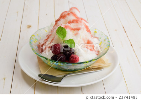 Snow Iceberry & Milk 23741483