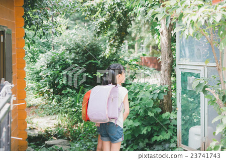 elementary student, primary school child, primary school student 23741743