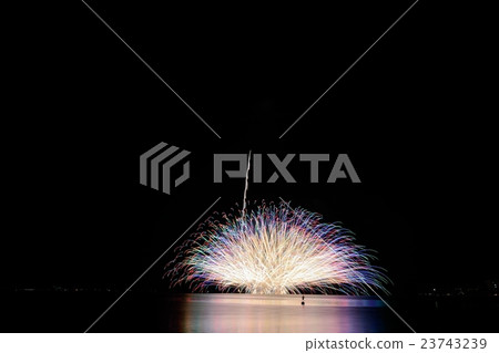 Fireworks on the lake (9) Fireworks on the lake (9) 23743239