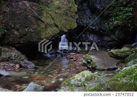 愛媛縣宇和島市Yakushi Valley Valley Iwato Waterfall 愛媛縣宇和島市Yakushi Valley Valley Iwato Waterfall 23747852