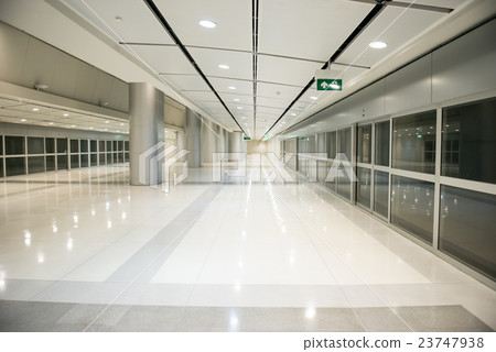 subway platform subway platform 23747938