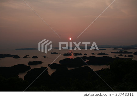 在Kujuku島的日落煥發 在Kujuku島的日落煥發 23748311