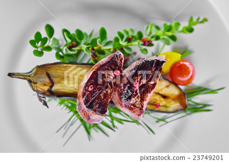 Juicy steak with vegetables Juicy steak with vegetables 23749201