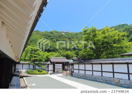 從Ninomaru歷史遺址花園看到的松山城 23749634