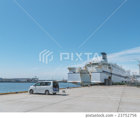 渡輪準備離開 23752756