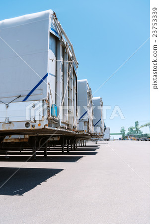 貨物等待出發 23753339