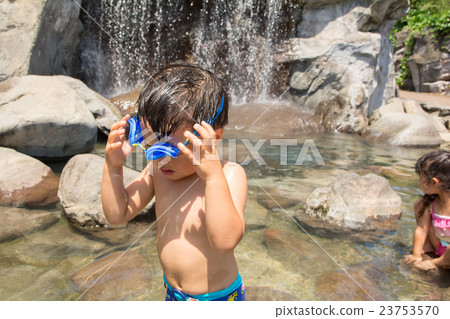 Boys wearing goggles Boys wearing goggles 23753570