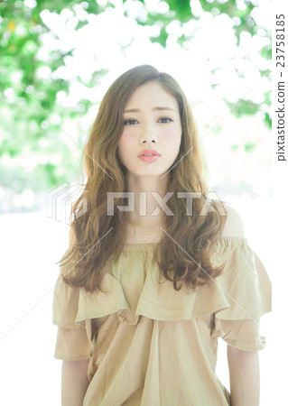 Female hair style image 23758185