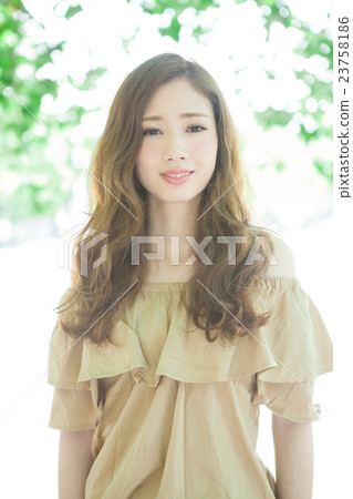 Female hair style image 23758186