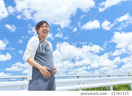 Pregnant women blue sky Laughing upper body 23761315