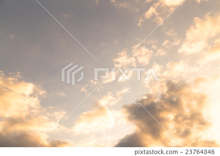 Empty sky and clouds in the evening Photo material Empty background material Copy space Advertising space Midsummer image 23764846