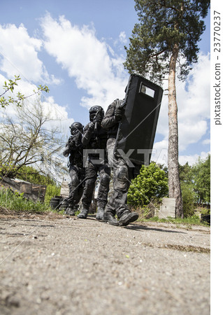 Spec ops police officer SWAT Spec ops police officer SWAT 23770237