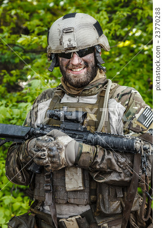 Green Beret in action Green Beret in action 23770288