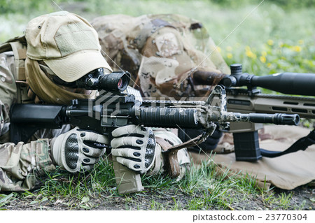 Sniper and spotter of Green Berets Sniper and spotter of Green Berets 23770304