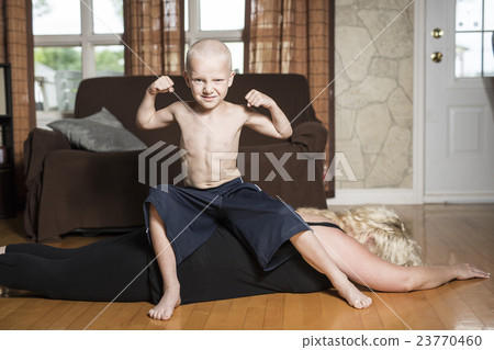 mother Parent down before their son are king 23770460