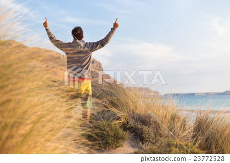 Free active man enjoying beauty of nature. 23772528