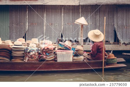 Floating markets in Damnoen Saduak in Thailand 23779030