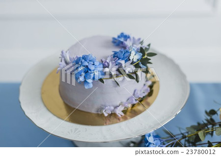 Wedding decorations with cake and flowers Wedding decorations with cake and flowers 23780012