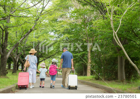 暑假的家庭旅行 暑假的家庭旅行 23780501