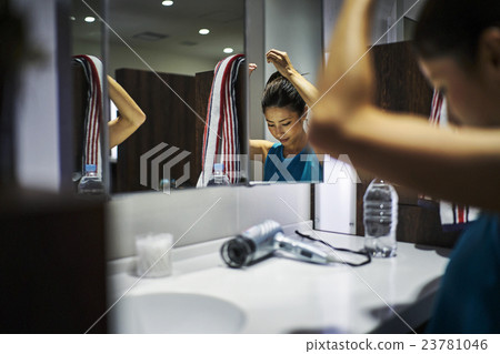 體育健身房更衣室 23781046