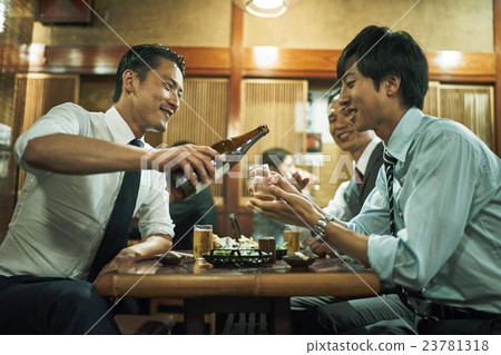 Businessman Izakaya 23781318