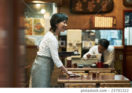 Soba shop clerk 23781322
