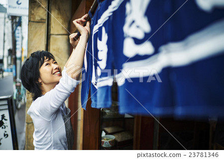 Soba shop clerk 23781346