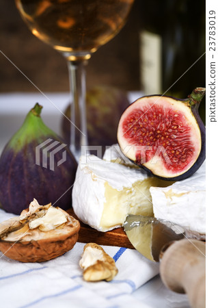 Cheese, figs and white wine Cheese, figs and white wine 23783019
